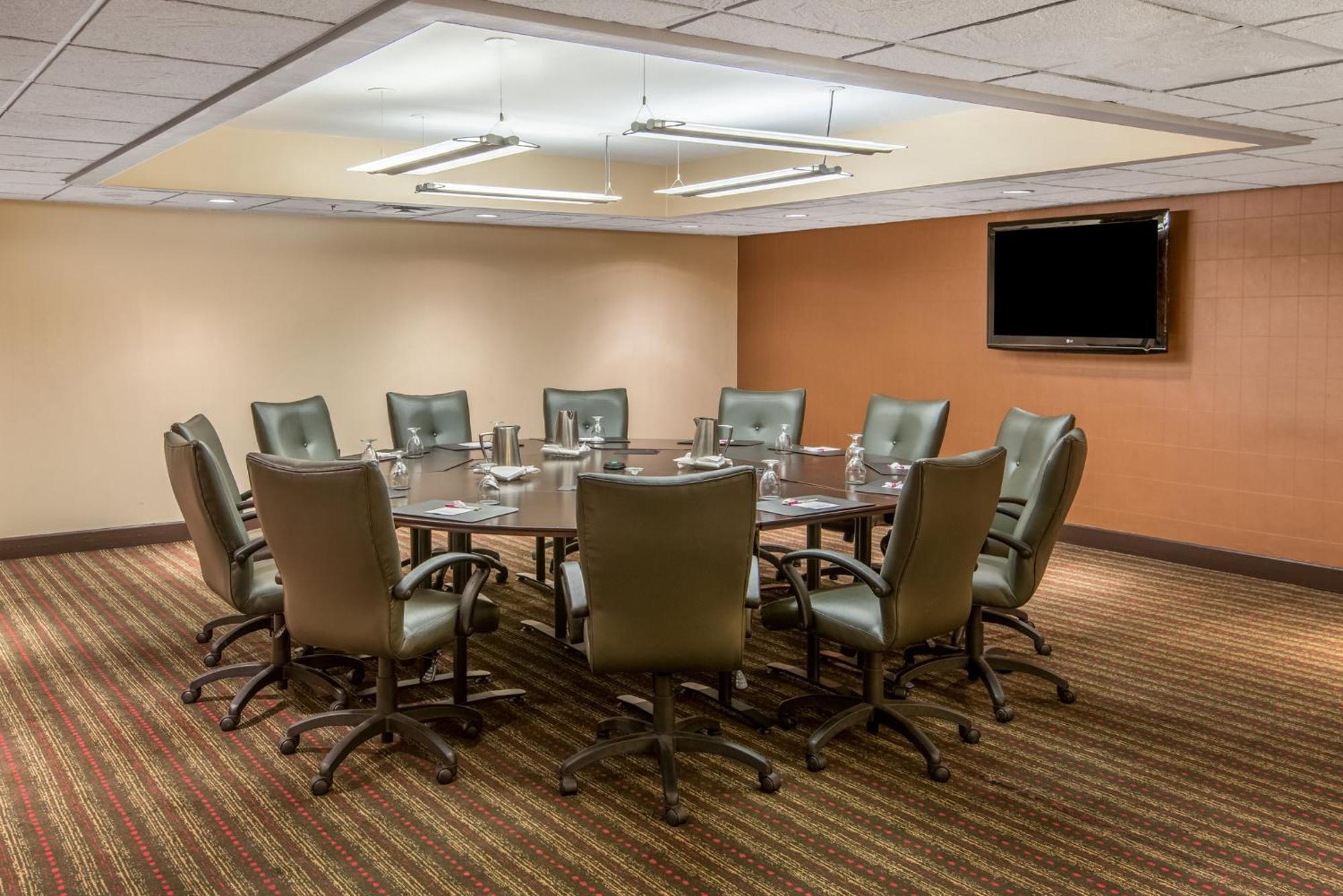 מלון Crowne Plaza Indianapolis-Airport By Ihg מראה חיצוני תמונה